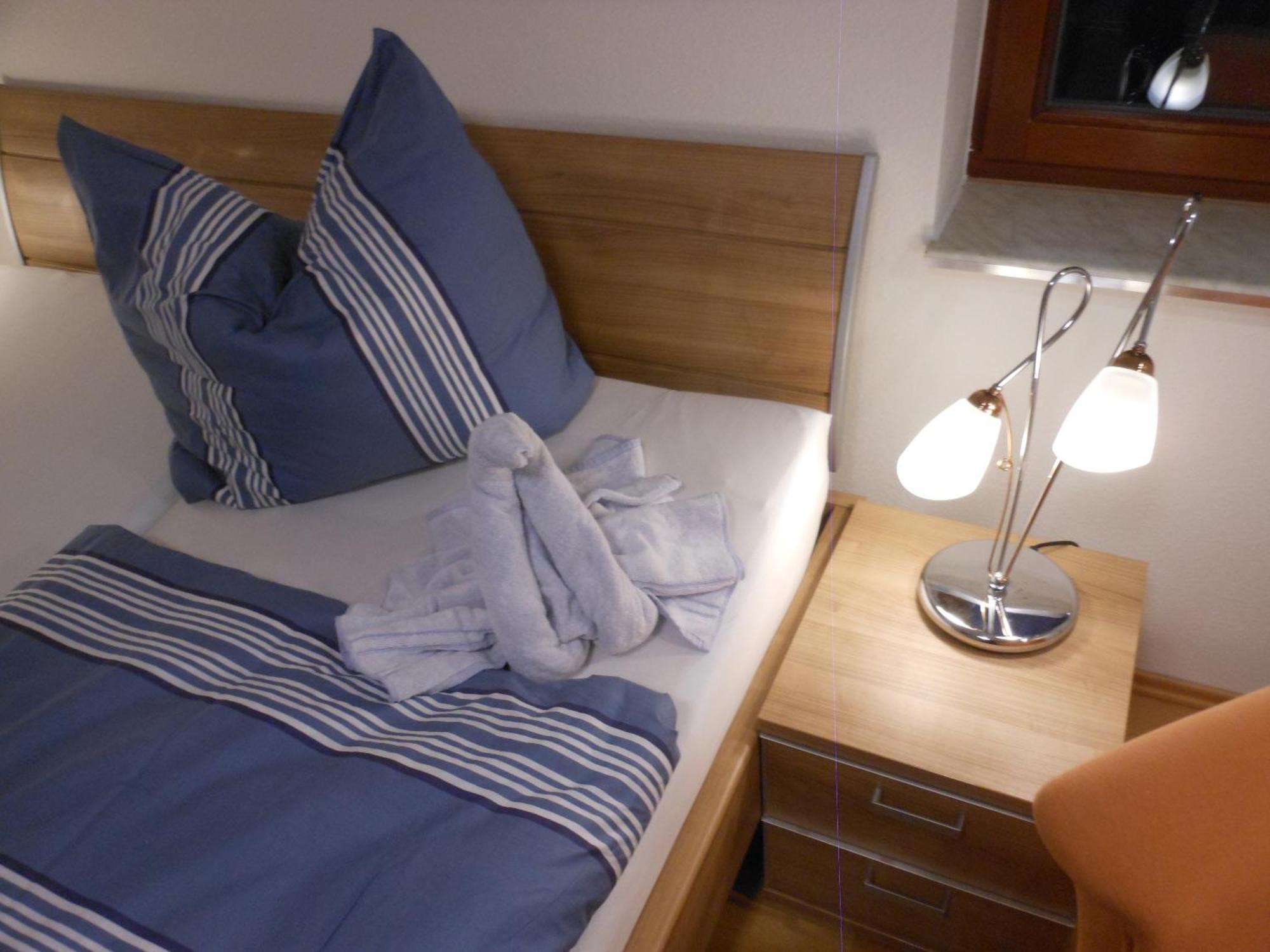 Pension Am Werder Bernburg Room photo